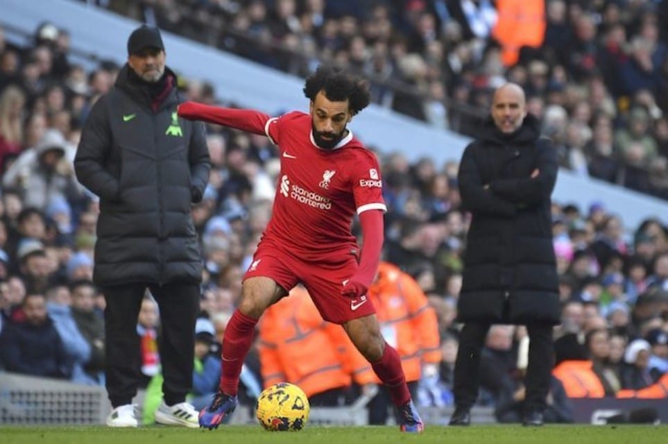 Premier League 2023/2024: Cầu thủ Liverpool, Mohamed Salah, trong trận Manchester City vs Liverpool tuần 13