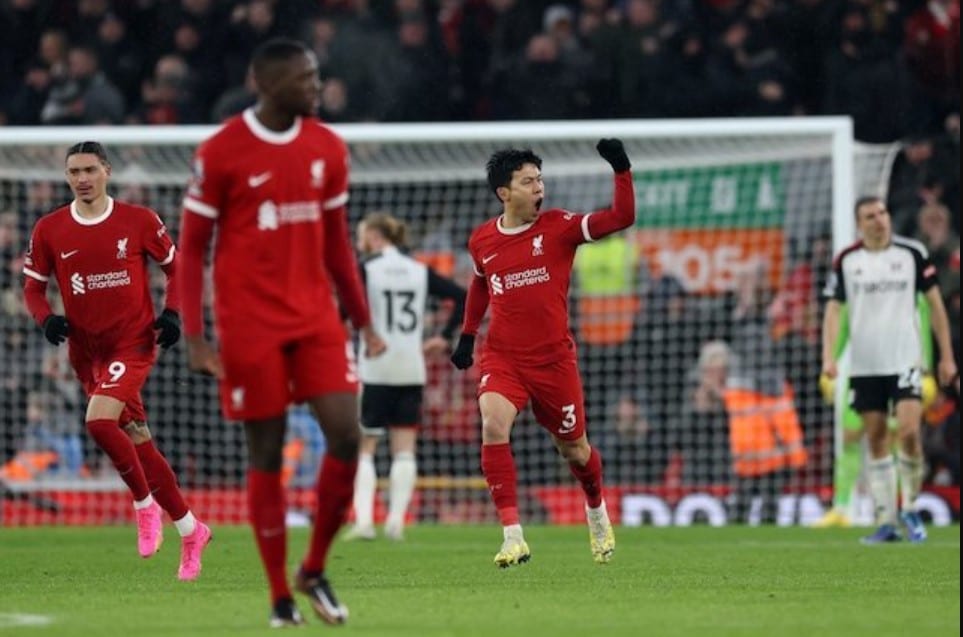 Pha ăn mừng của Wataru Endo trong trận đấu Premier League giữa Liverpool vs Fulham, Chủ nhật (12/3/2023).